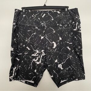 LEG3ND Biker Shorts Women’s Size 2XL Black/White Athletic Gym Shorts Stretch